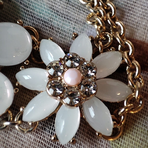 Talbot's Acrylic Teardrop Stones Rhinestone Nude Pink Flowers Statement Bracelet - Picture 2 of 8